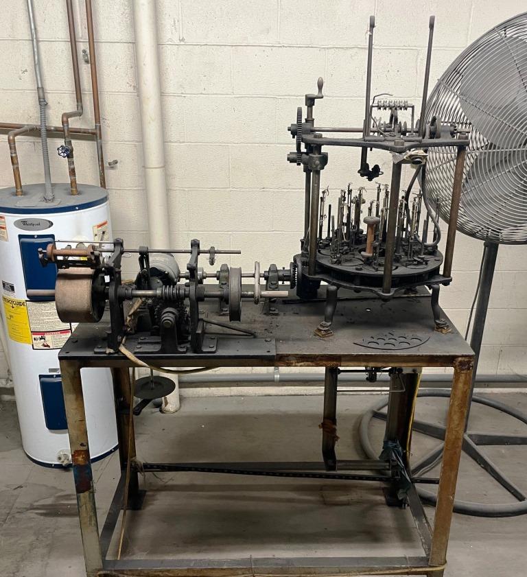 NEB Braider, 16 carrier with bobbin winder, vintage item!